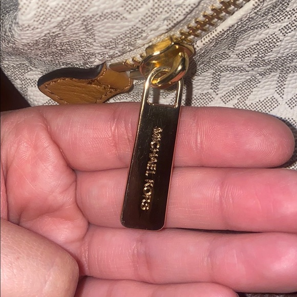 Michael Kors Signature Logo Fulton Bag - Picture 10 of 11